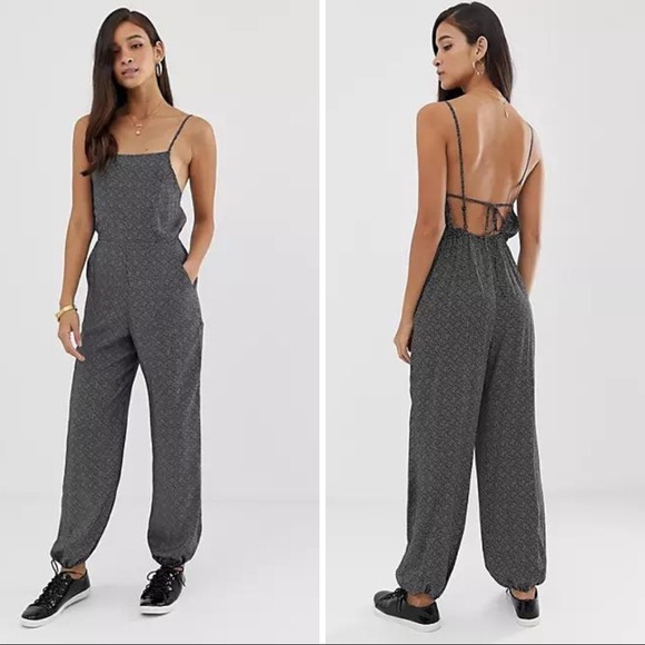 ASOS design strappy back jumpsuit with elasticated leg- black/white ⚪️⚫️⚪️⚫️⚪️ - Picture 2 of 13